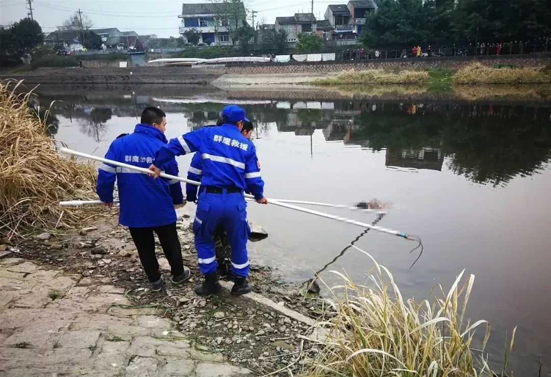 江中发现的遗体，探索未知的命运与寻找真相之路，江中遗体的命运之谜，探索真相的寻访之路